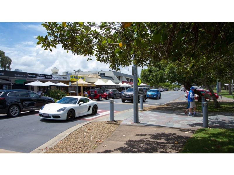 1 Havana Way, Paradise Point QLD 4216