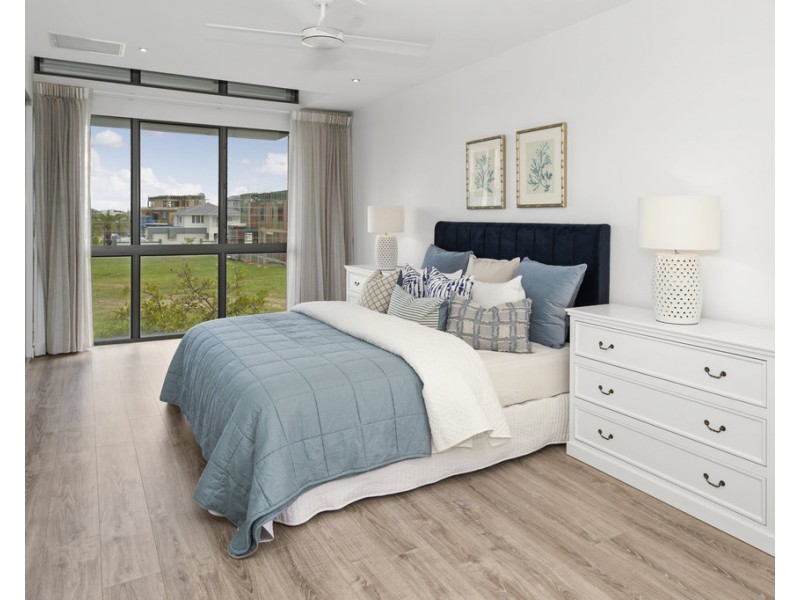 19 River Vista Way, Paradise Point QLD 4216