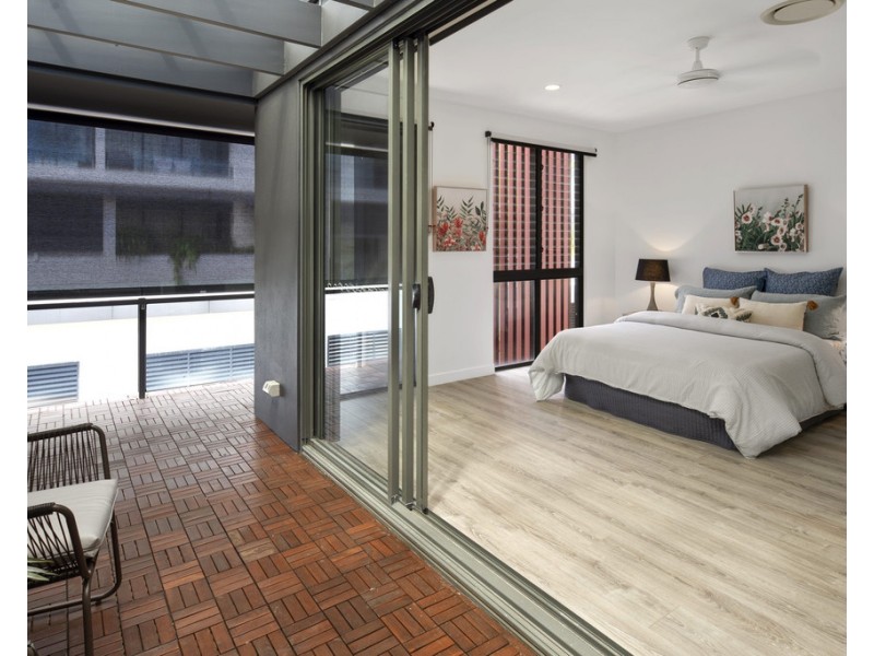 19 River Vista Way, Paradise Point QLD 4216