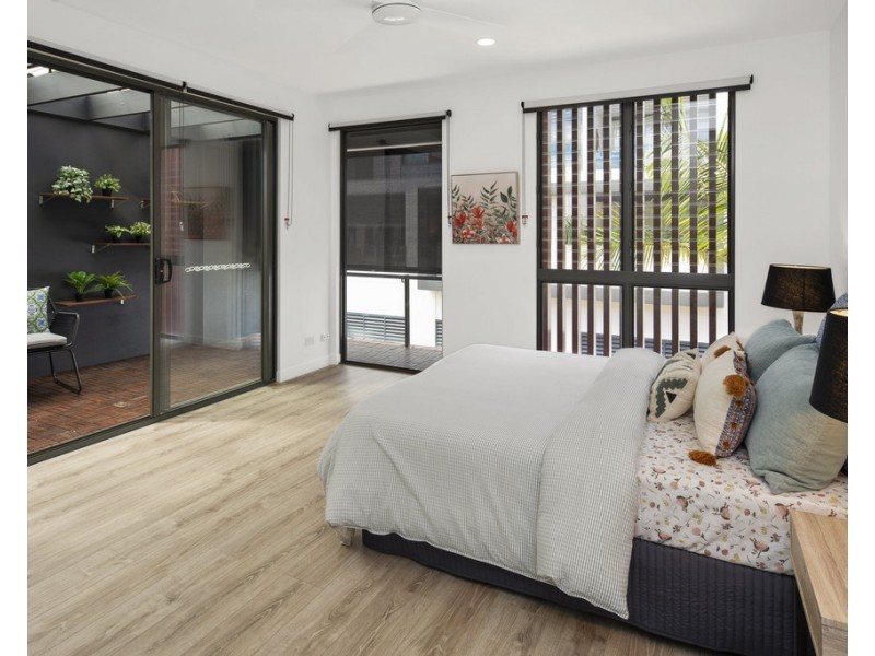 19 River Vista Way, Paradise Point QLD 4216