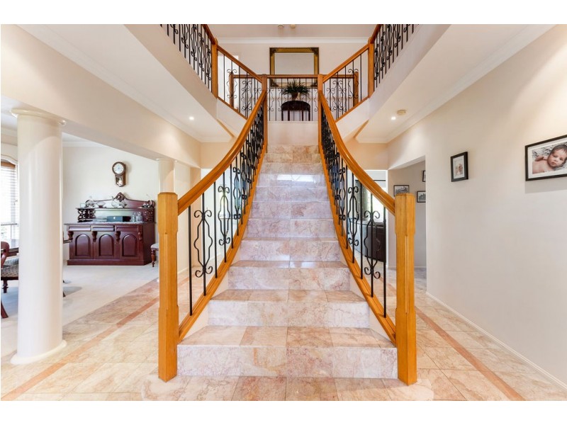 3190 Riverleigh Drive, Hope Island QLD 4212