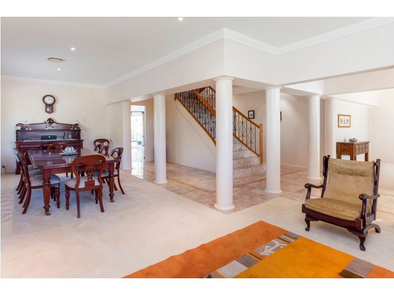 3190 Riverleigh Drive, Hope Island QLD 4212