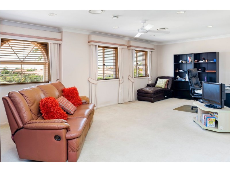 3190 Riverleigh Drive, Hope Island QLD 4212