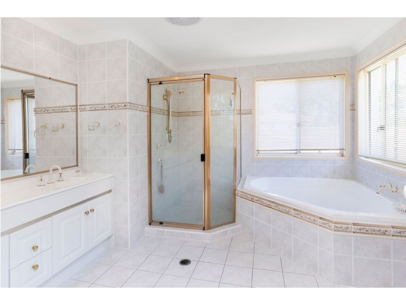 3190 Riverleigh Drive, Hope Island QLD 4212