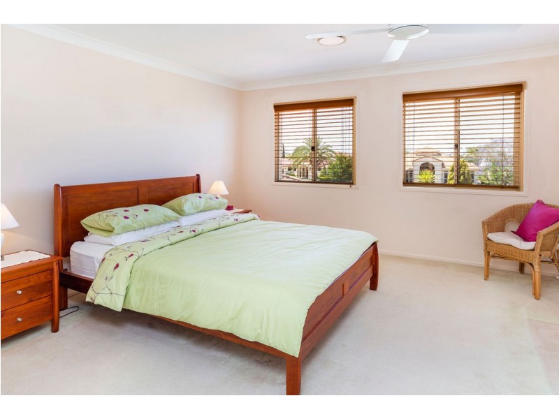 3190 Riverleigh Drive, Hope Island QLD 4212