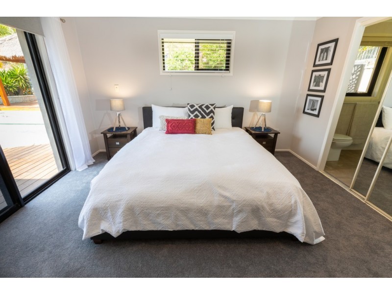 14 Moorea Court, Pacific Pines QLD 4211