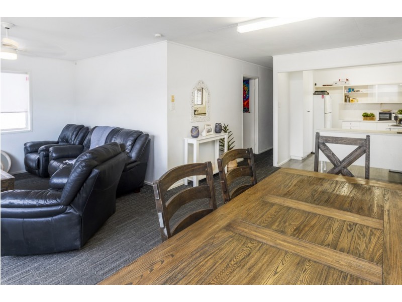 55 Milton Avenue, Paradise Point QLD 4216