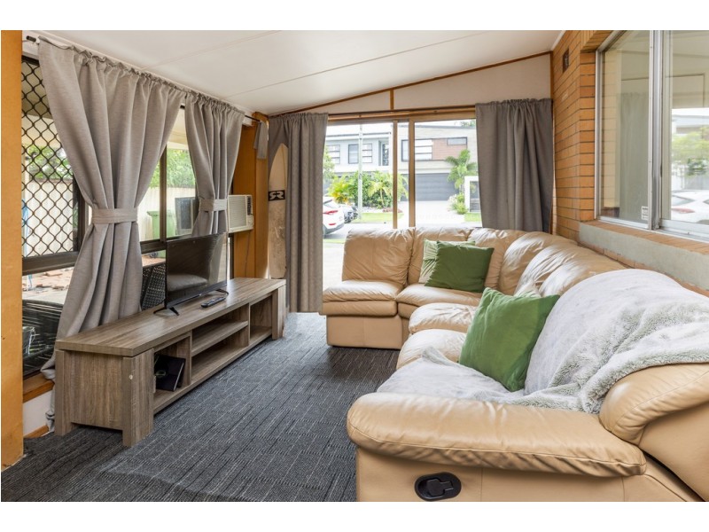 55 Milton Avenue, Paradise Point QLD 4216