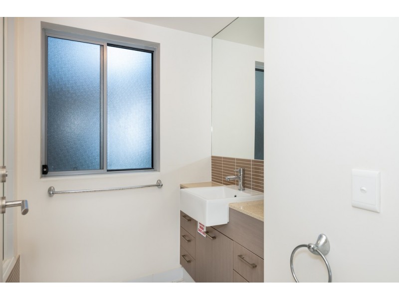 125/66 Sickle Avenue, Hope Island QLD 4212