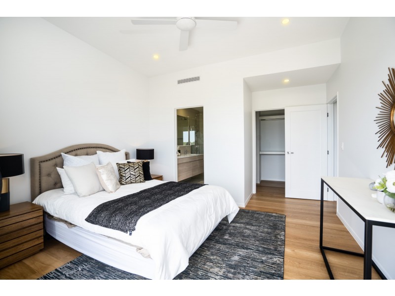 42 Park Cove Boulevard, Hope Island QLD 4212