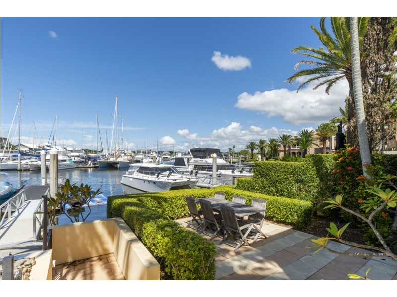 1518 Riverdale Drive, Hope Island QLD 4212