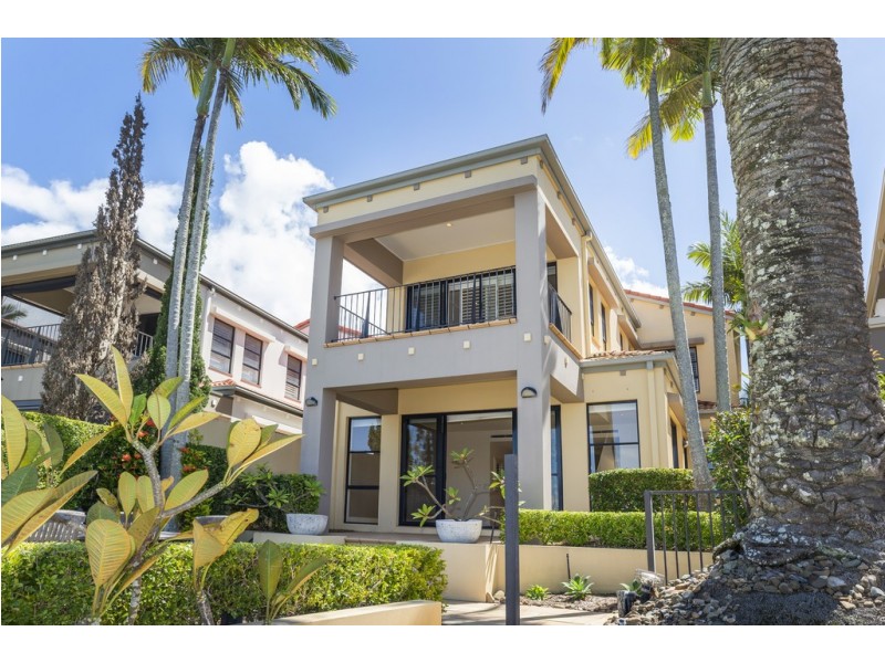 1518 Riverdale Drive, Hope Island QLD 4212