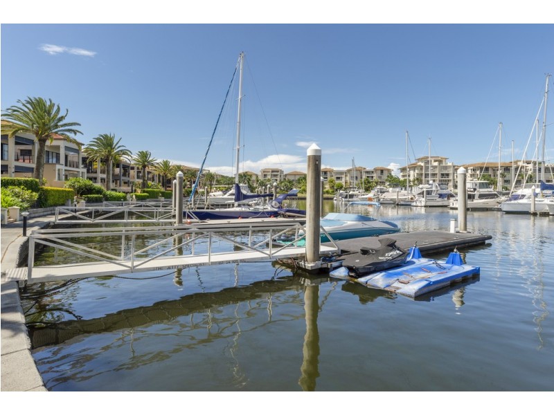 1518 Riverdale Drive, Hope Island QLD 4212