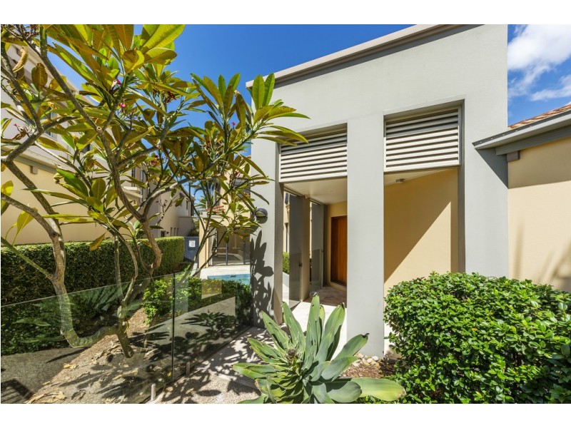 1518 Riverdale Drive, Hope Island QLD 4212