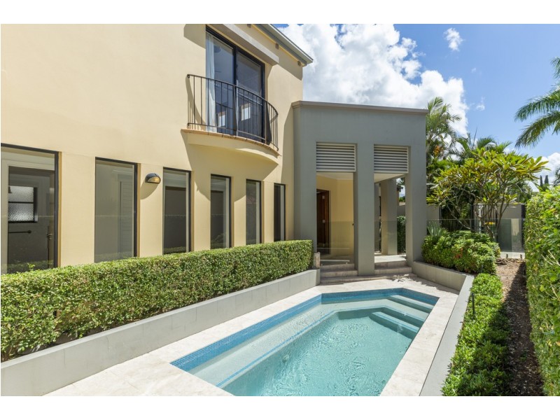 1518 Riverdale Drive, Hope Island QLD 4212