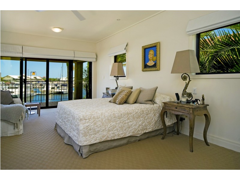 1518 Riverdale Drive, Hope Island QLD 4212