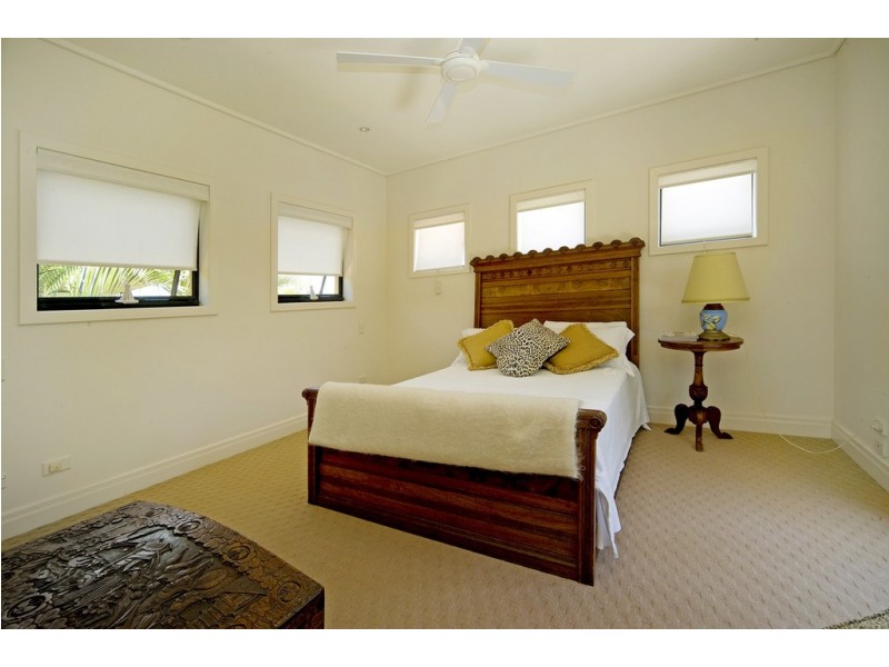 1518 Riverdale Drive, Hope Island QLD 4212