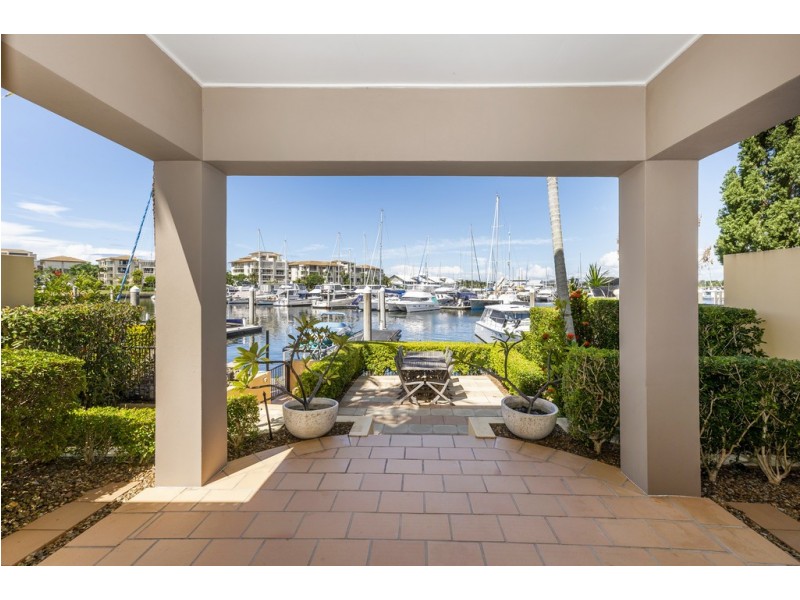 1518 Riverdale Drive, Hope Island QLD 4212