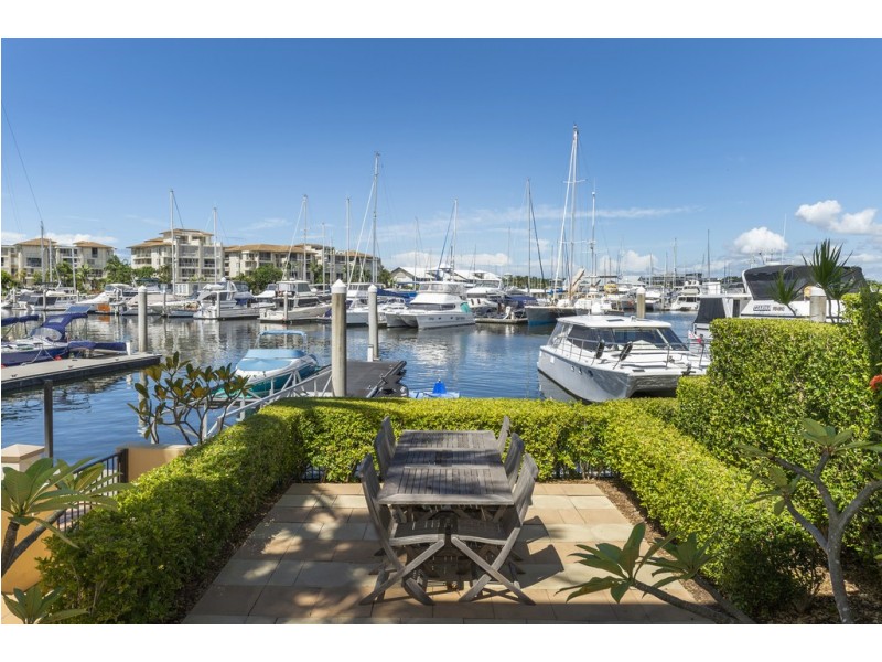 1518 Riverdale Drive, Hope Island QLD 4212