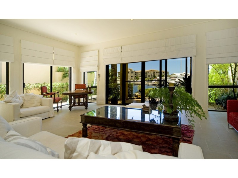 1518 Riverdale Drive, Hope Island QLD 4212