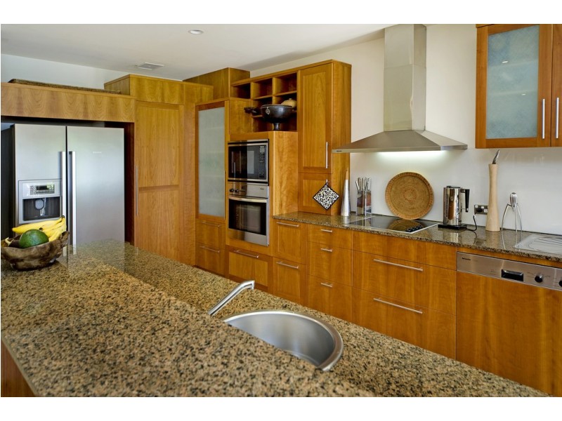 1518 Riverdale Drive, Hope Island QLD 4212