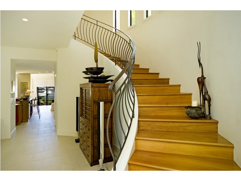 1518 Riverdale Drive, Hope Island QLD 4212