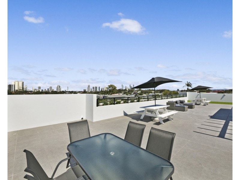 1/23 Minnie Street, Southport QLD 4215