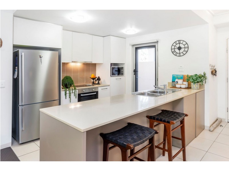 113/64 Sickle Avenue, Hope Island QLD 4212