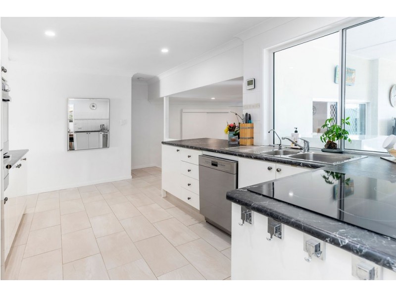 38 Buliti Street, Hope Island QLD 4212