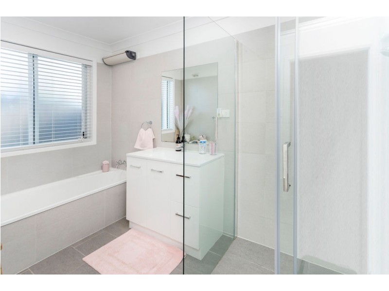 38 Buliti Street, Hope Island QLD 4212