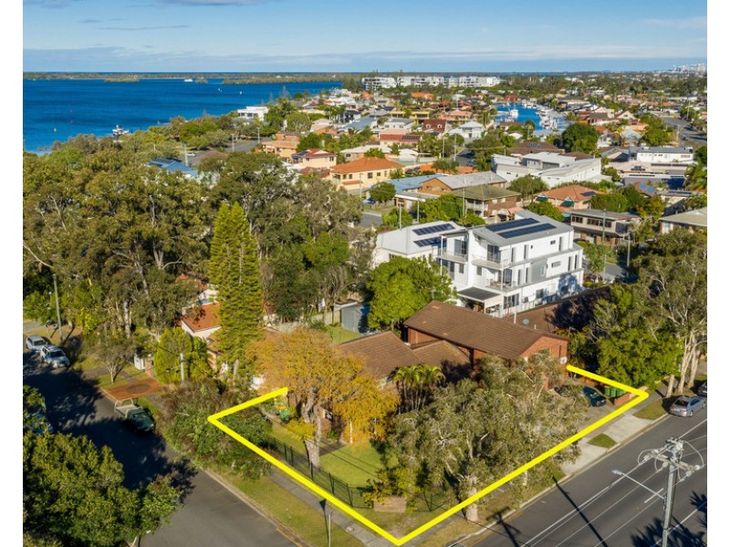 1 – 4/14 Milton Avenue, Paradise Point QLD 4216