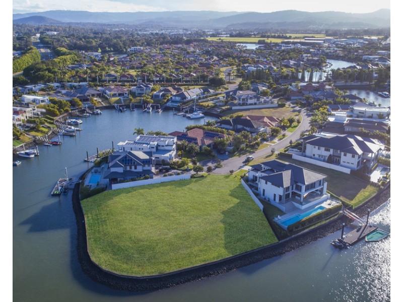 2215 Taromeo Court, Hope Island QLD 4212