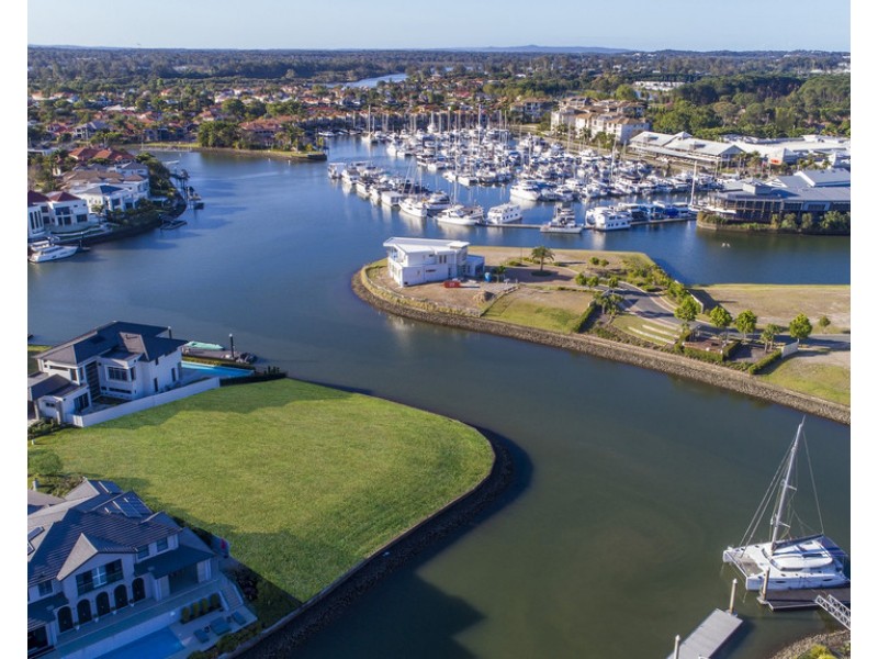 2215 Taromeo Court, Hope Island QLD 4212