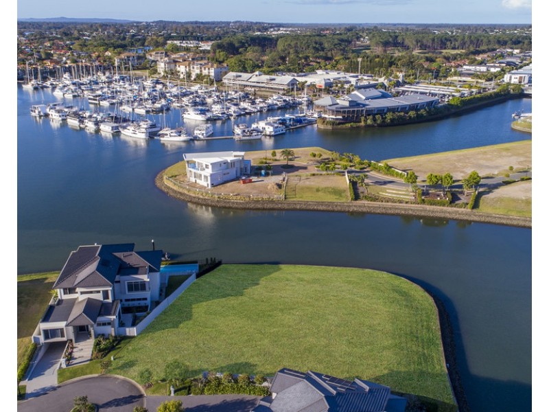 2215 Taromeo Court, Hope Island QLD 4212