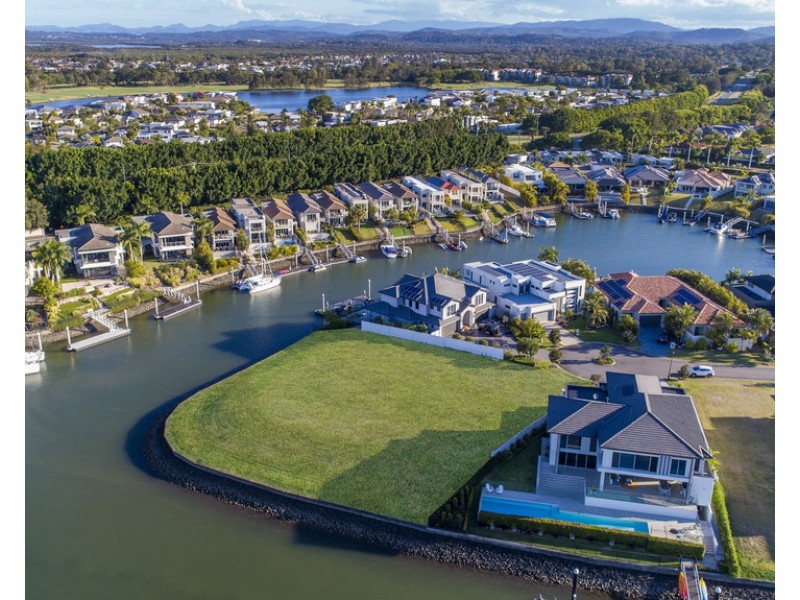 2215 Taromeo Court, Hope Island QLD 4212