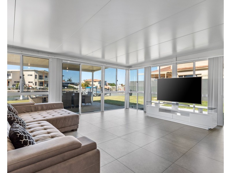 59 Hollywell Road, Biggera Waters QLD 4216