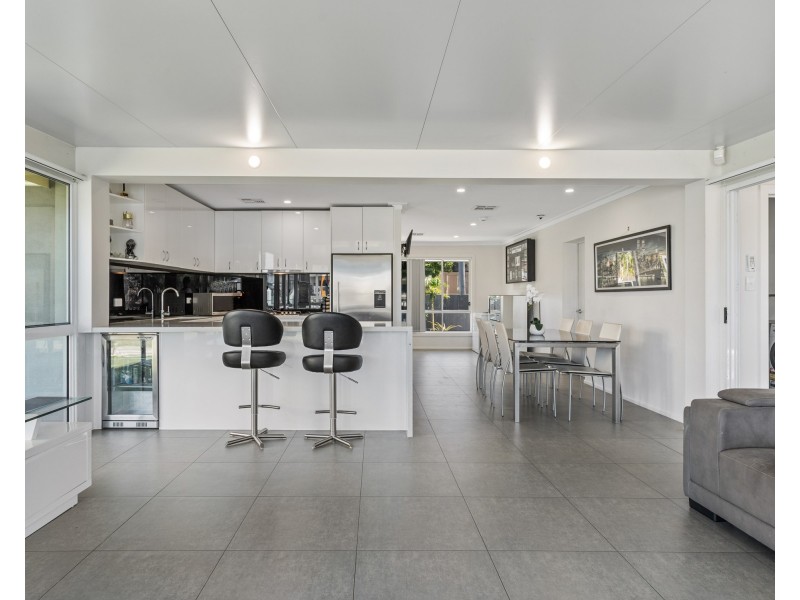 59 Hollywell Road, Biggera Waters QLD 4216