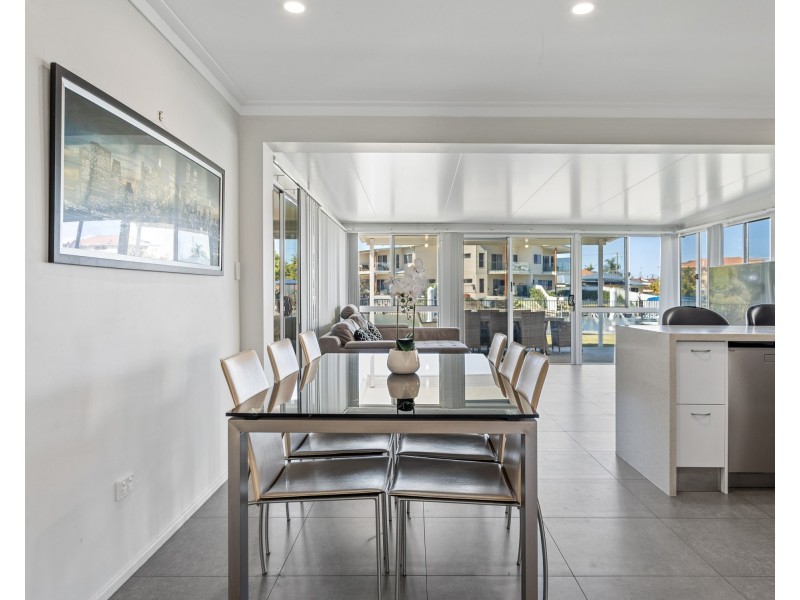 59 Hollywell Road, Biggera Waters QLD 4216