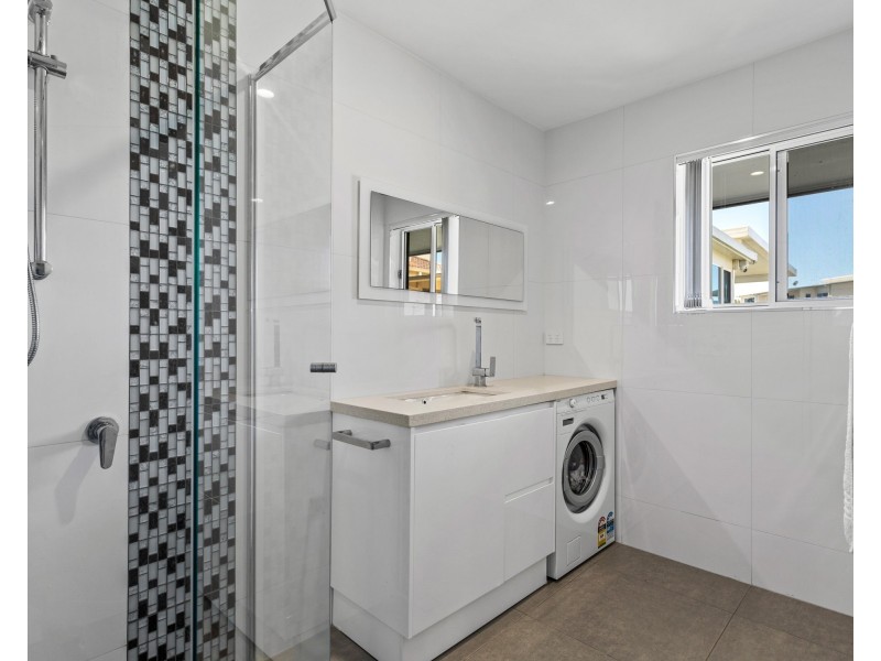 59 Hollywell Road, Biggera Waters QLD 4216