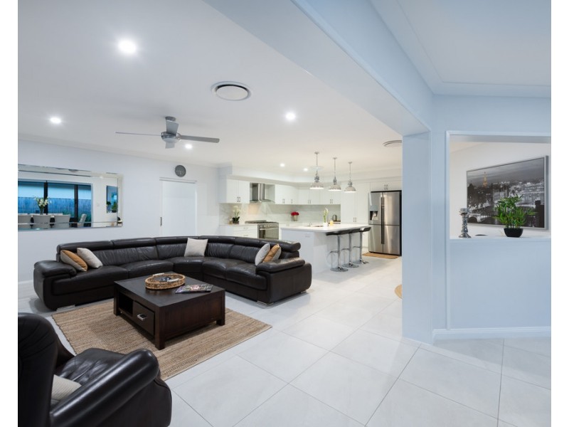 15 River Links Boulevard East, Helensvale QLD 4212