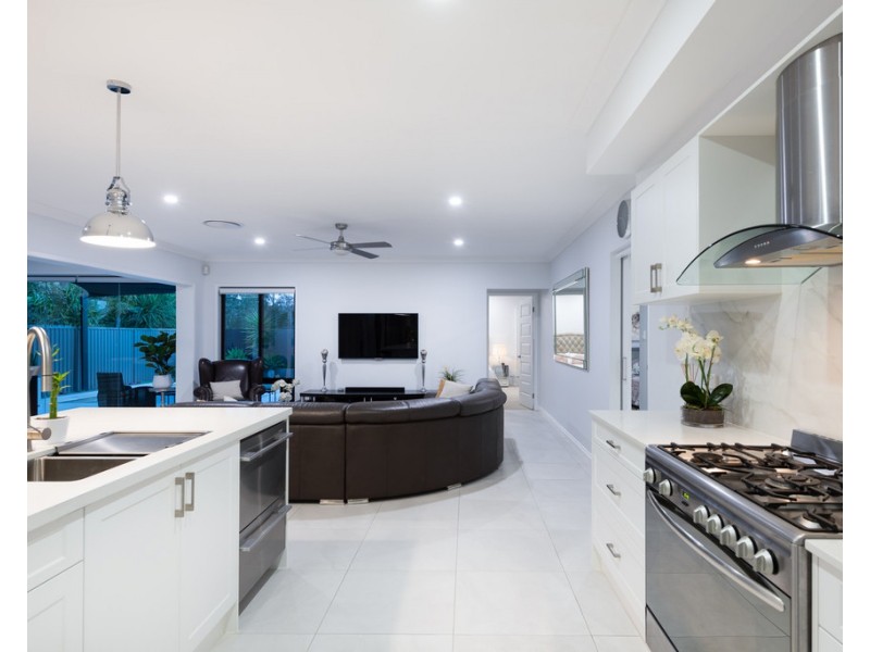 15 River Links Boulevard East, Helensvale QLD 4212