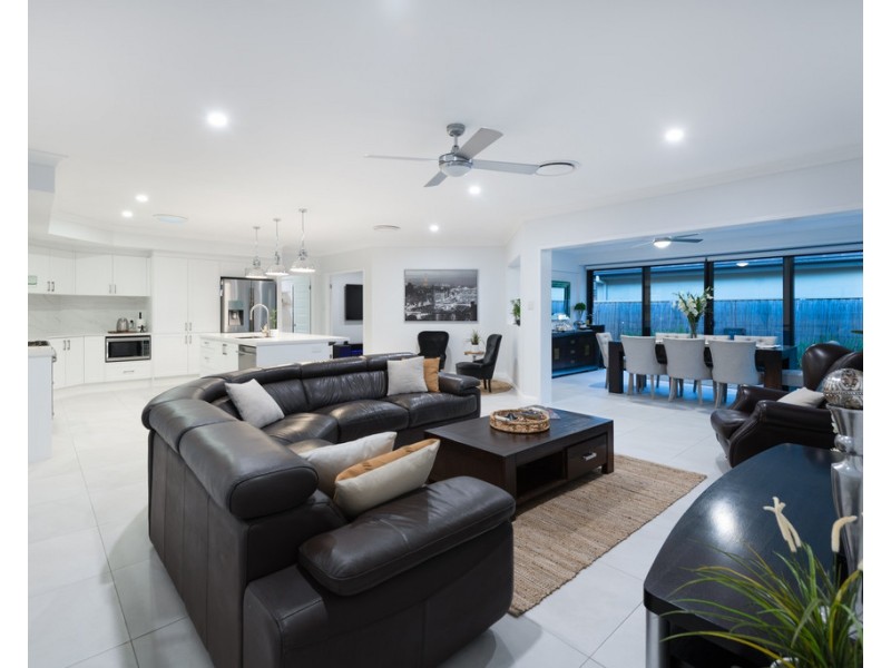 15 River Links Boulevard East, Helensvale QLD 4212