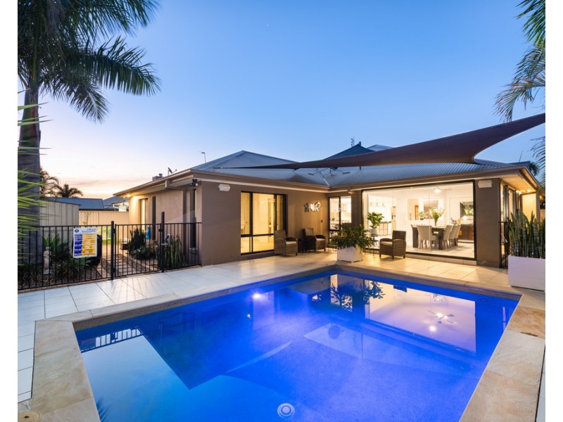 15 River Links Boulevard East, Helensvale QLD 4212