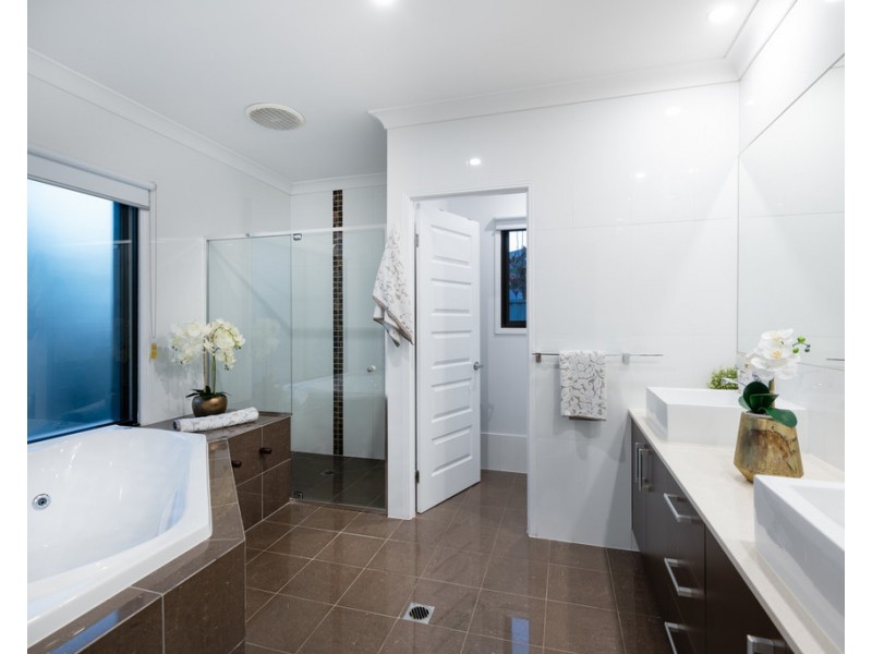 15 River Links Boulevard East, Helensvale QLD 4212