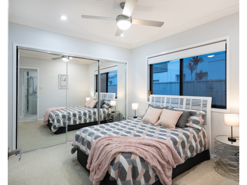 15 River Links Boulevard East, Helensvale QLD 4212