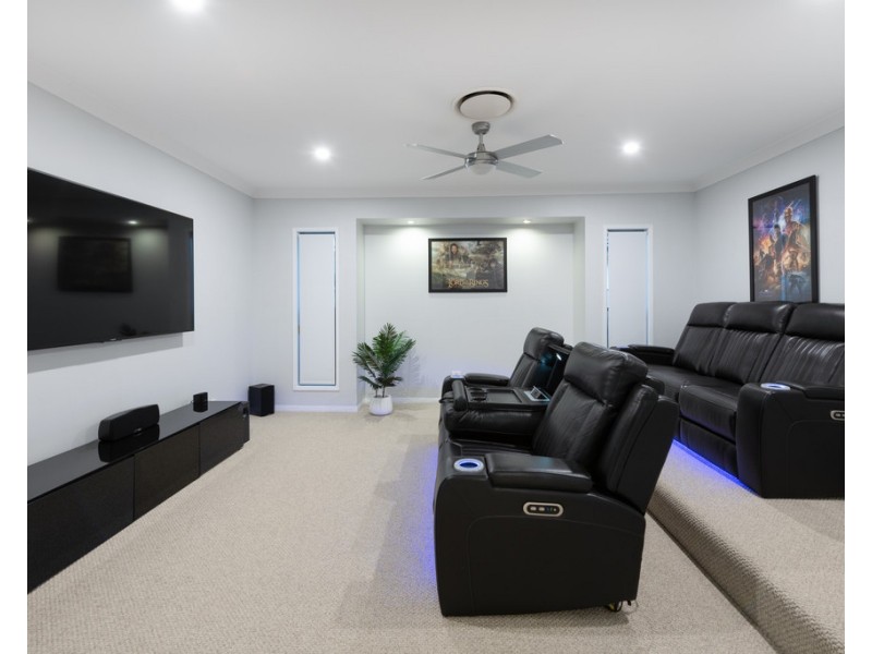 15 River Links Boulevard East, Helensvale QLD 4212