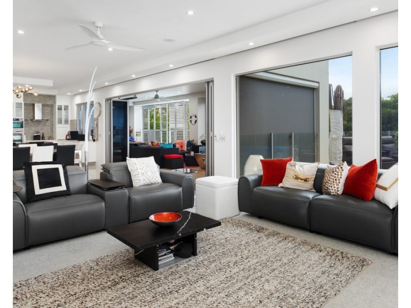 2504 Cressbrook Drive, Hope Island QLD 4212