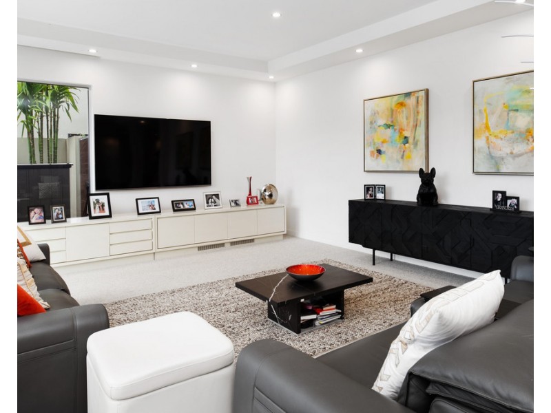 2504 Cressbrook Drive, Hope Island QLD 4212