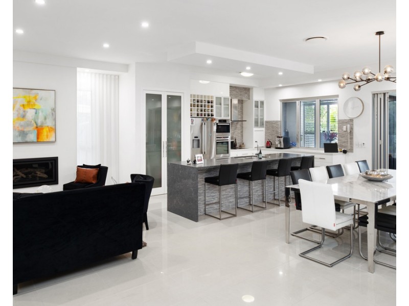 2504 Cressbrook Drive, Hope Island QLD 4212