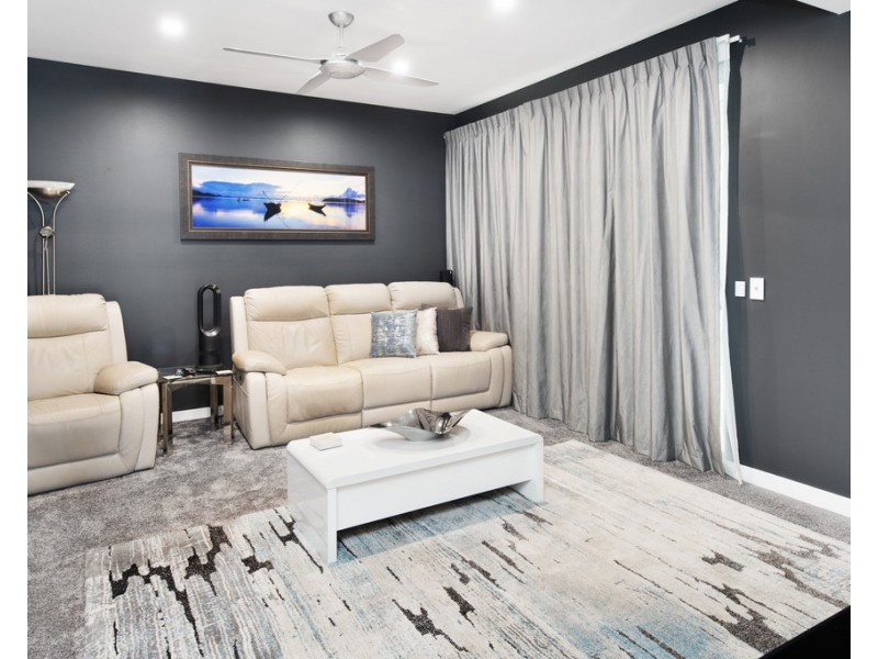 2504 Cressbrook Drive, Hope Island QLD 4212
